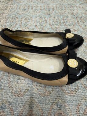 Michael Kors Camel and Black Bow logo Ballet Flats size 6
